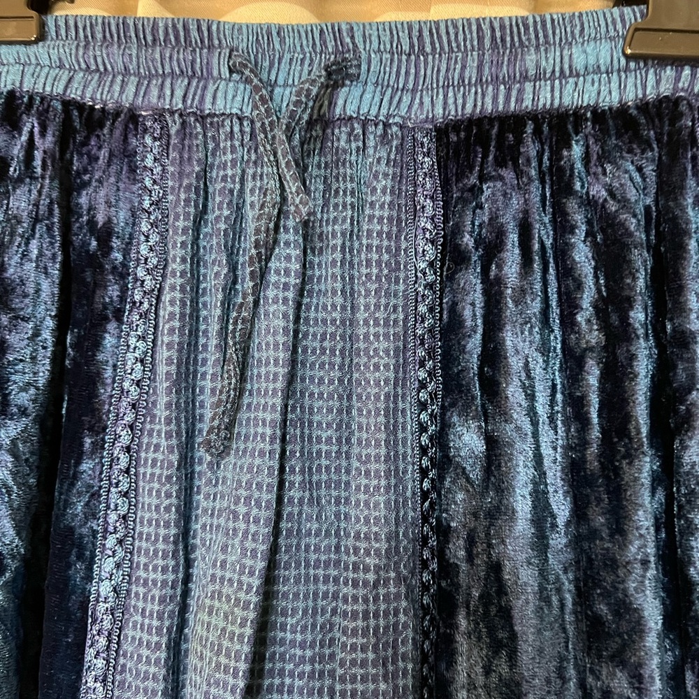 Women's One Size Velour/Velvet Blue Skirt and Shirt Set with Embroidering - Picture 4 of 13